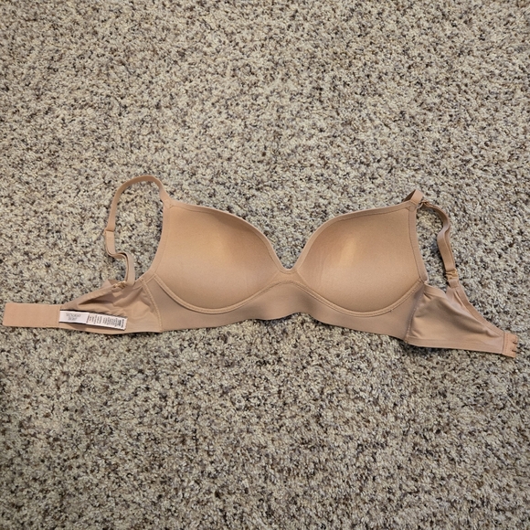 Victoria's Secret Incredible Padded Wireless Bra, size 32C - Picture 5 of 5